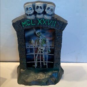 NWT & Vintage 1996 Halloween Spooky Rappin’ Crypt Electronic Animated Scene